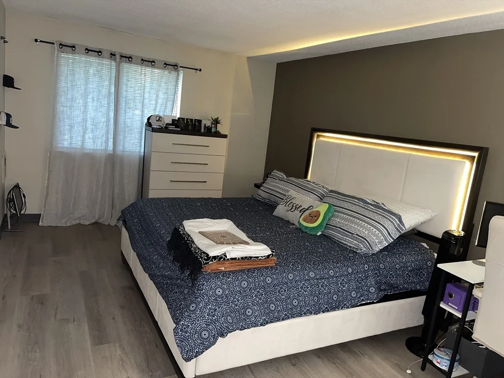 2 Village Hill Ln, West Natick