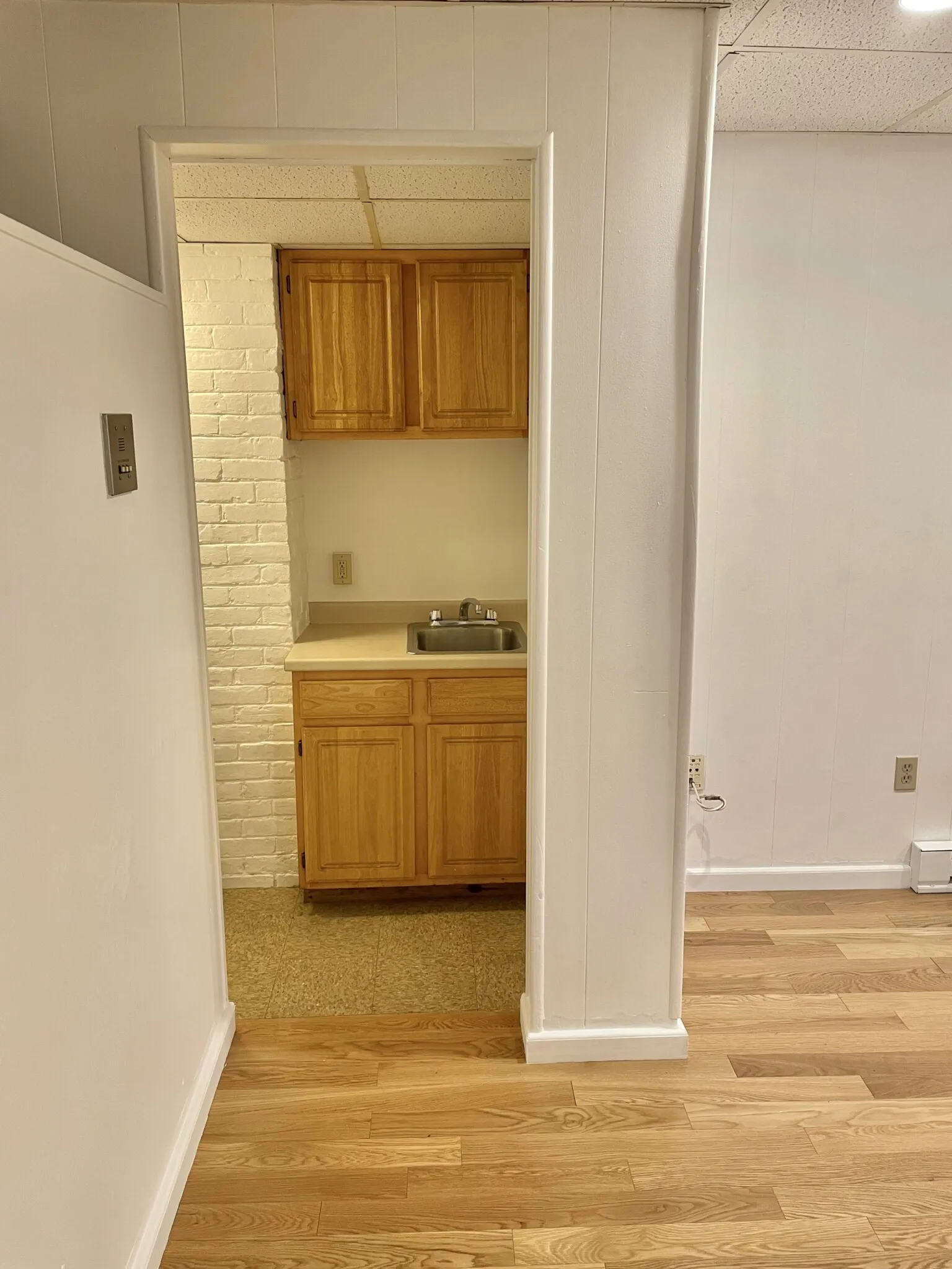 1077 Beacon St, Longwood