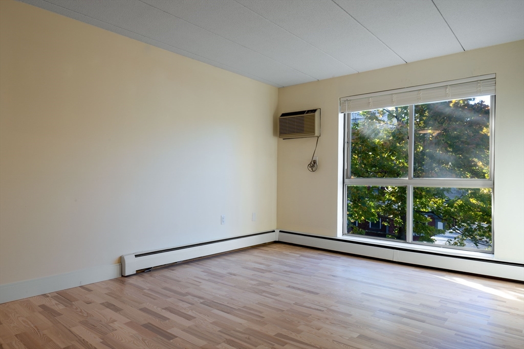 16 Trowbridge St, Mid-Cambridge