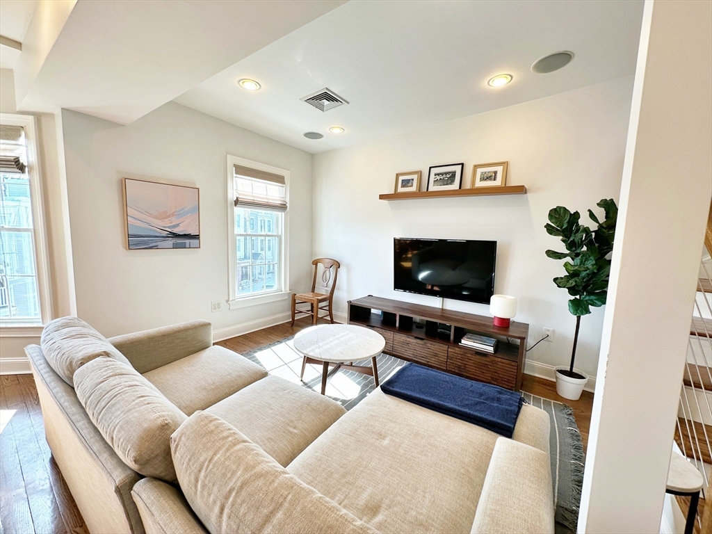 520 Sumner St, East Boston