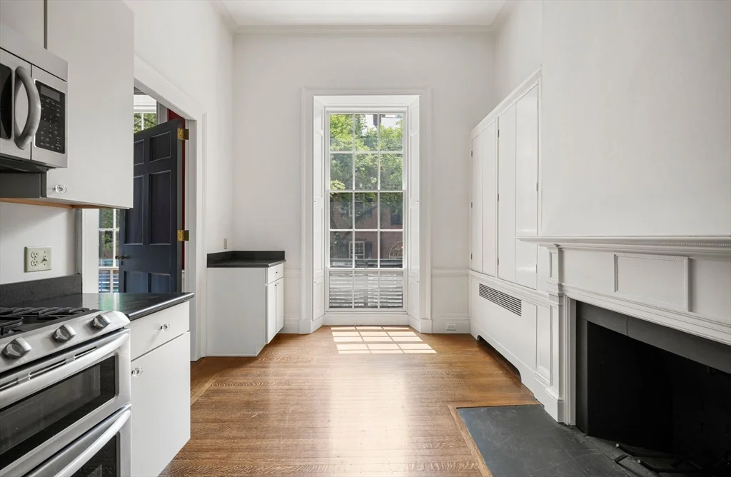 13 Chestnut St, Beacon Hill