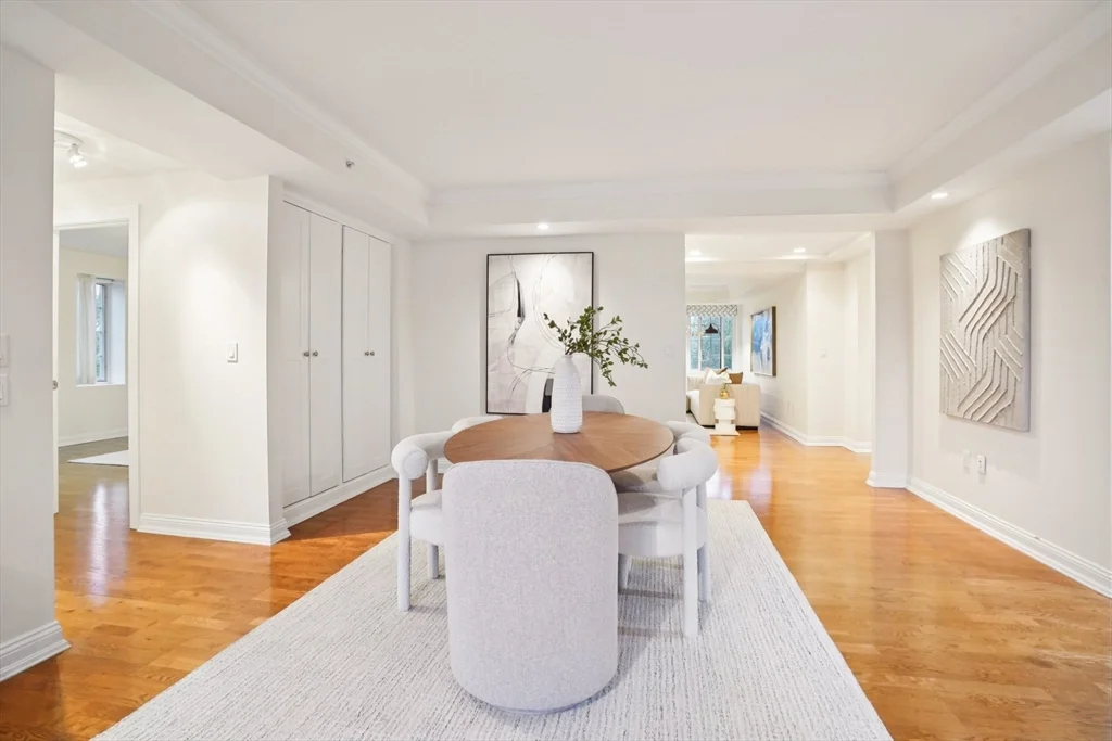 20 Chapel St, Longwood