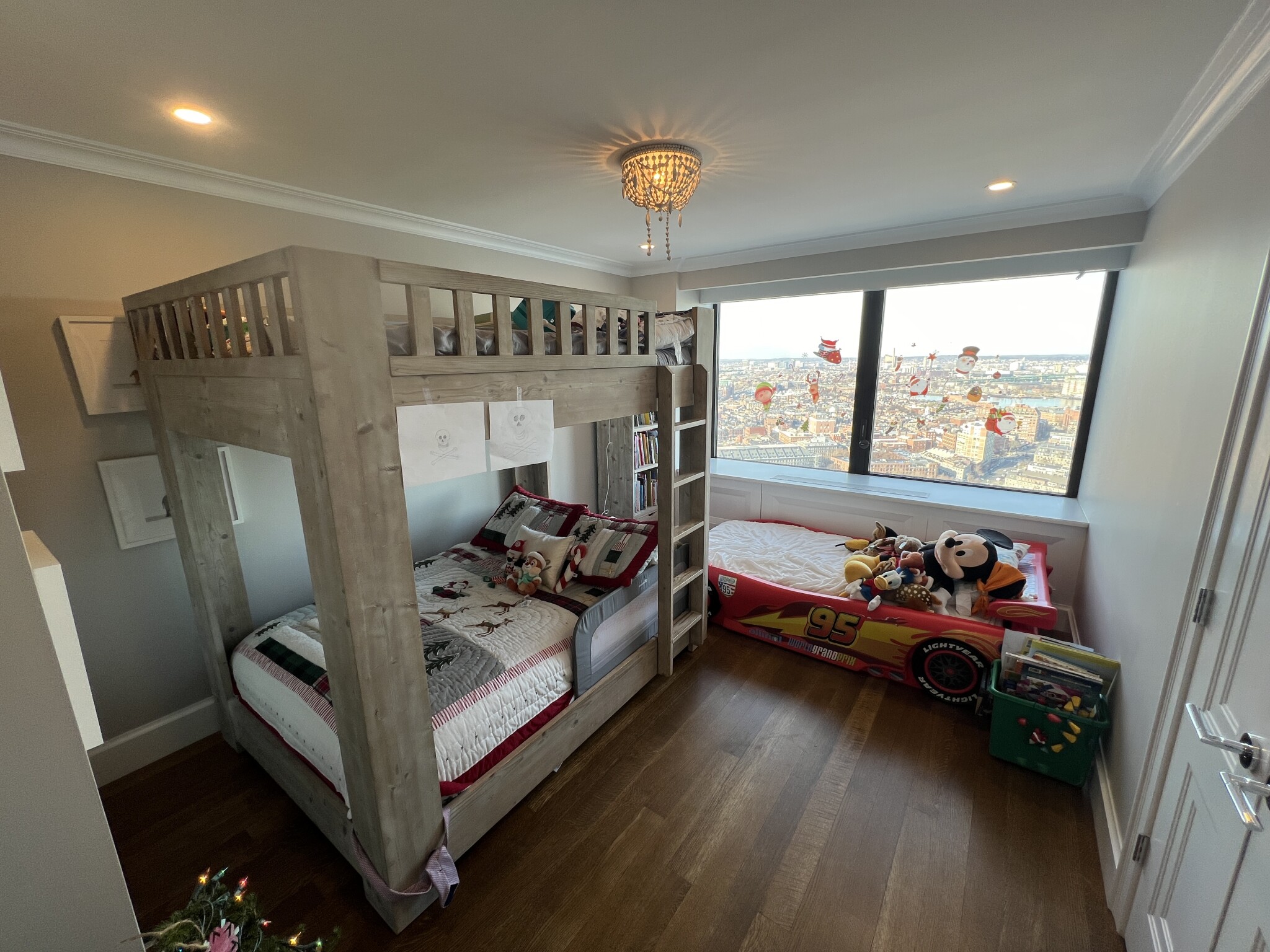 85 East India Row, Downtown