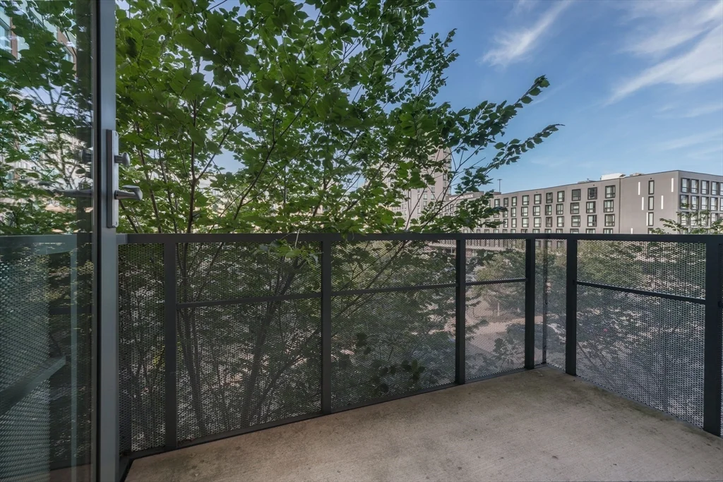 32 Traveler St, South End