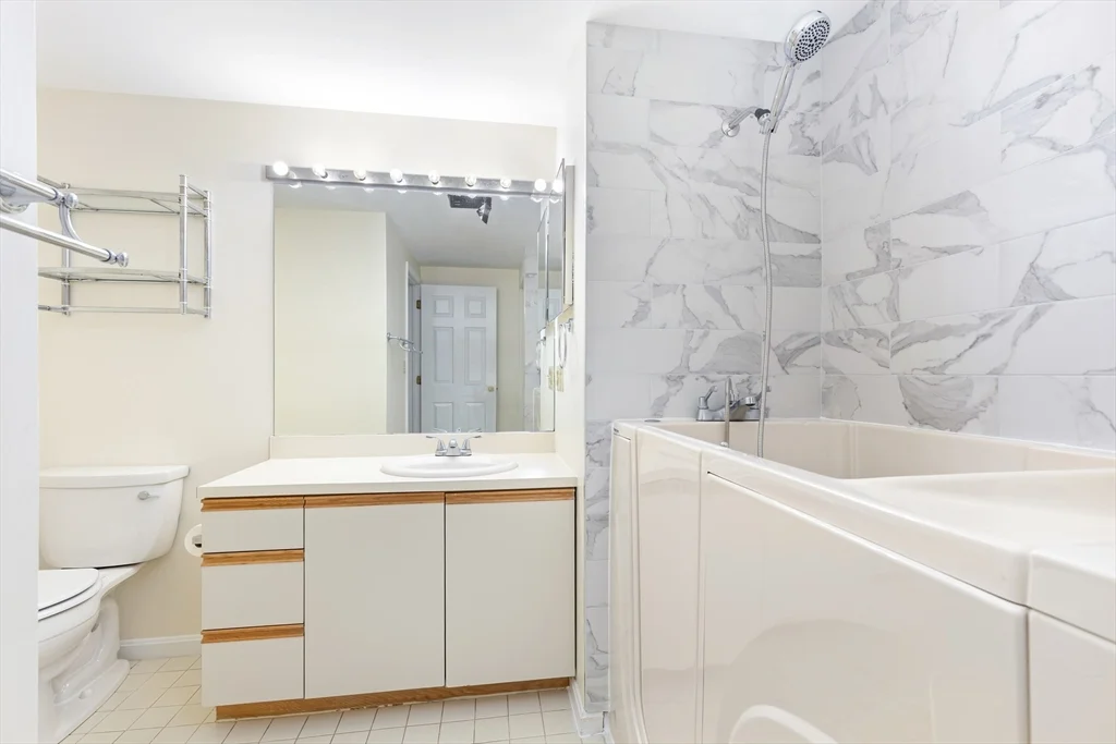 29 Hammond Pl, Woburn