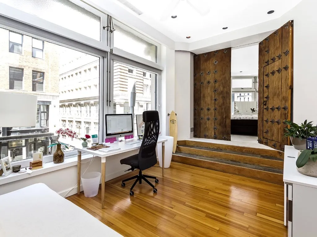 86 South, Leather District