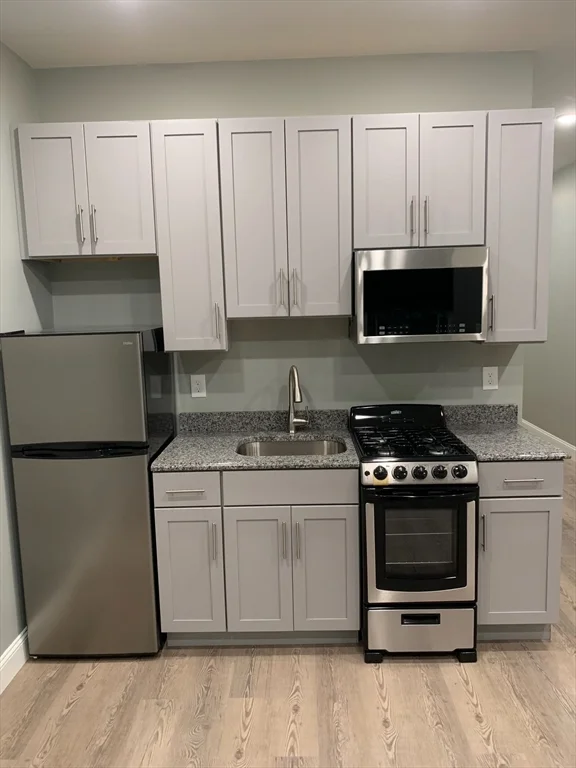 14 Yeamans St, Revere