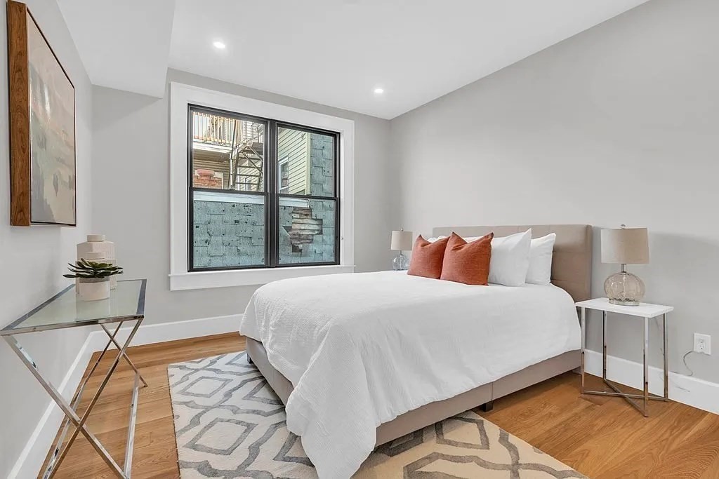 9 Glover Ct, South Boston