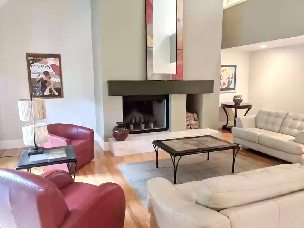 253 Nahanton St, Oak Hill