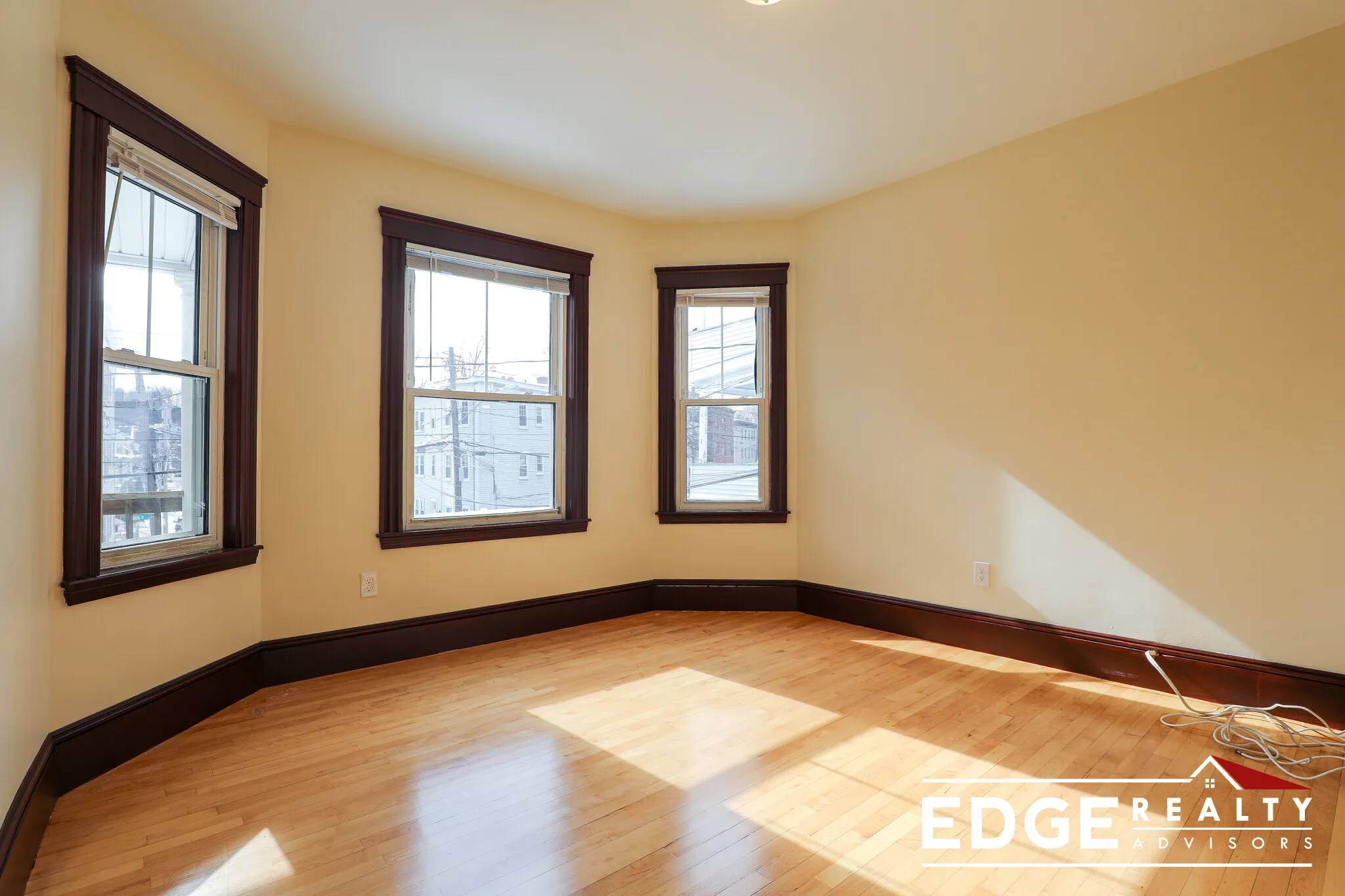 331 Faneuil St, Oak Square