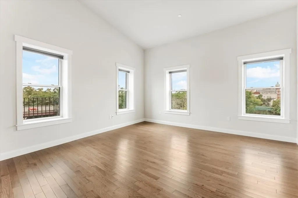 30 Main St, Tufts University