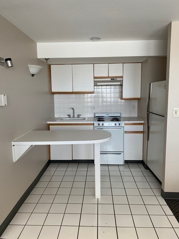 1933 Commonwealth Ave, Brighton