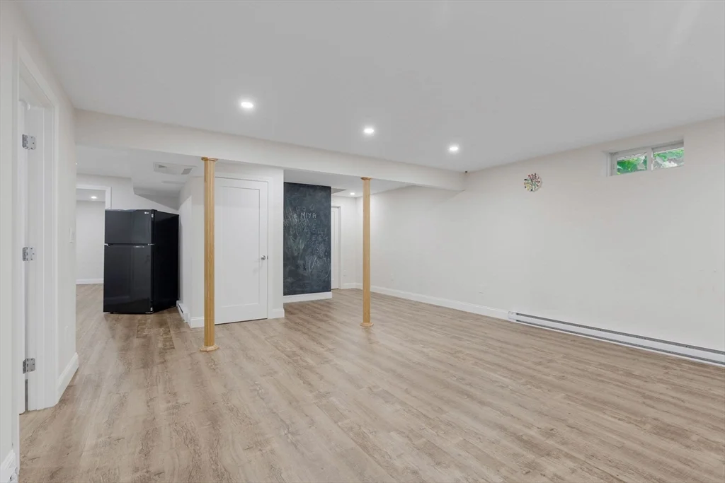 24 Carthay Cir, Newton Highlands