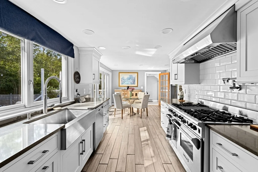 4 Country Dr, South Hingham