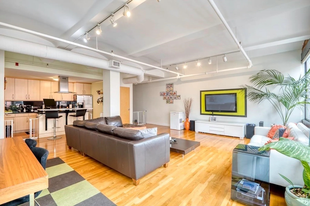 121 Beach St, Leather District