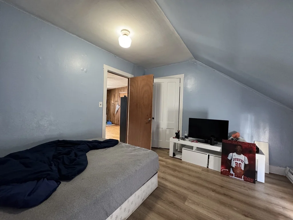 631 Walnut St, Fall River