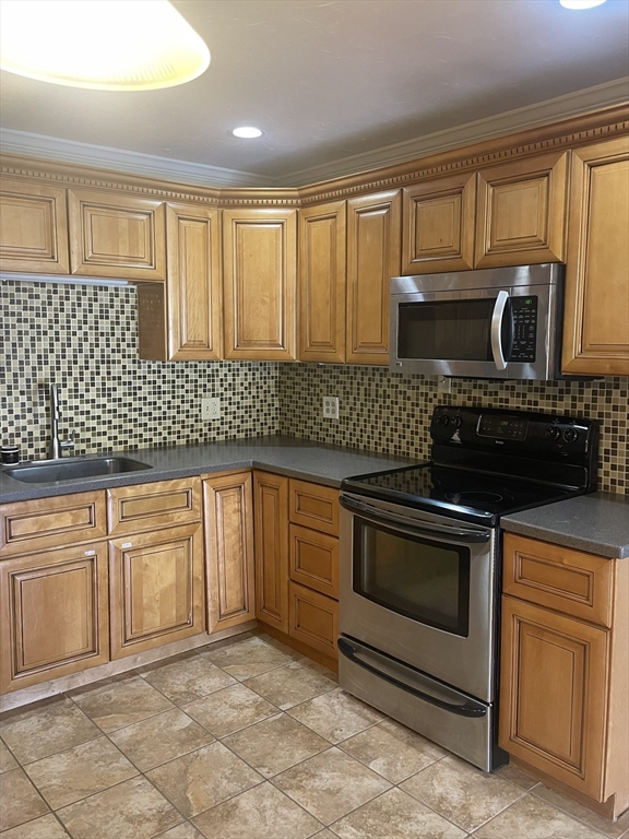 310 Brook Village Rd, Nashua