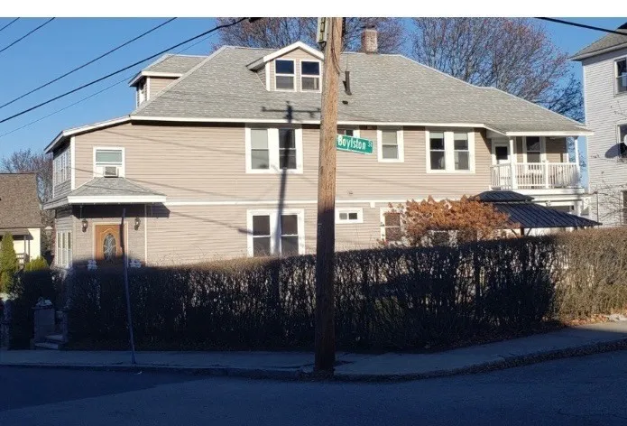 27-29 Vermont St, Methuen