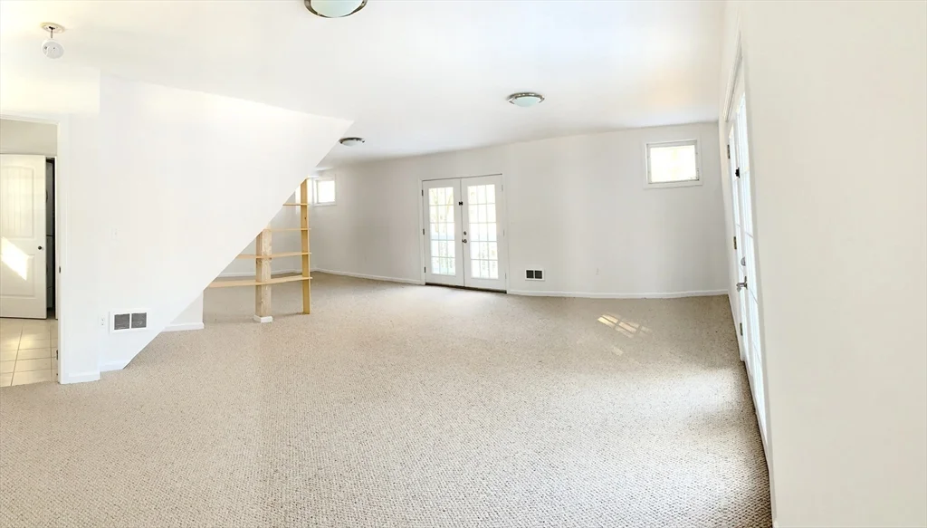 2 Wildflower Ln, Wayland