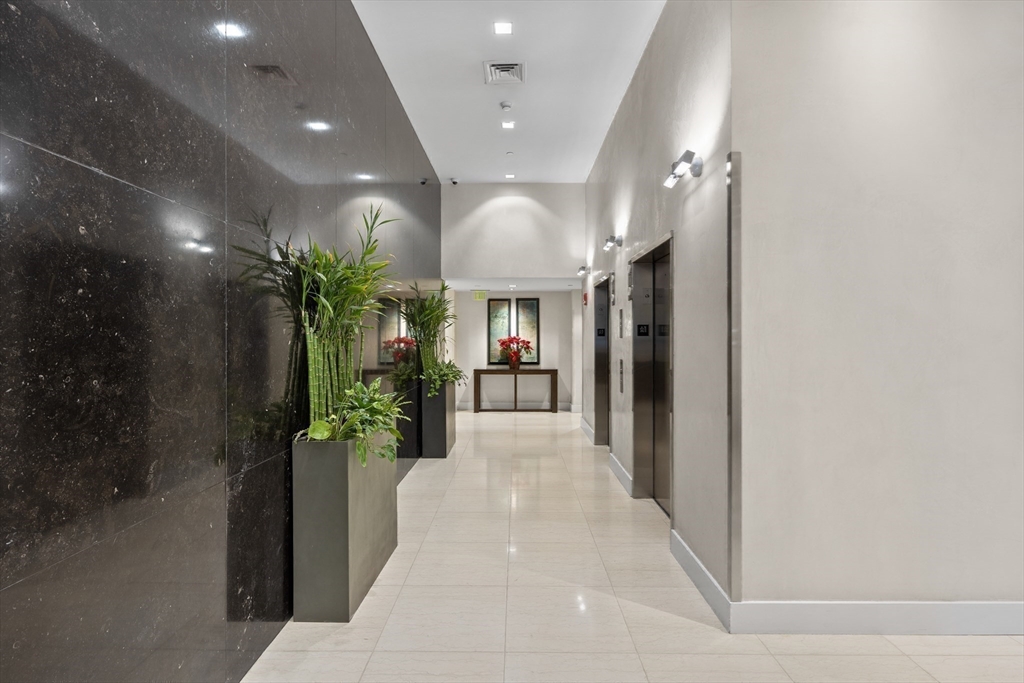 80 Broad St, Downtown