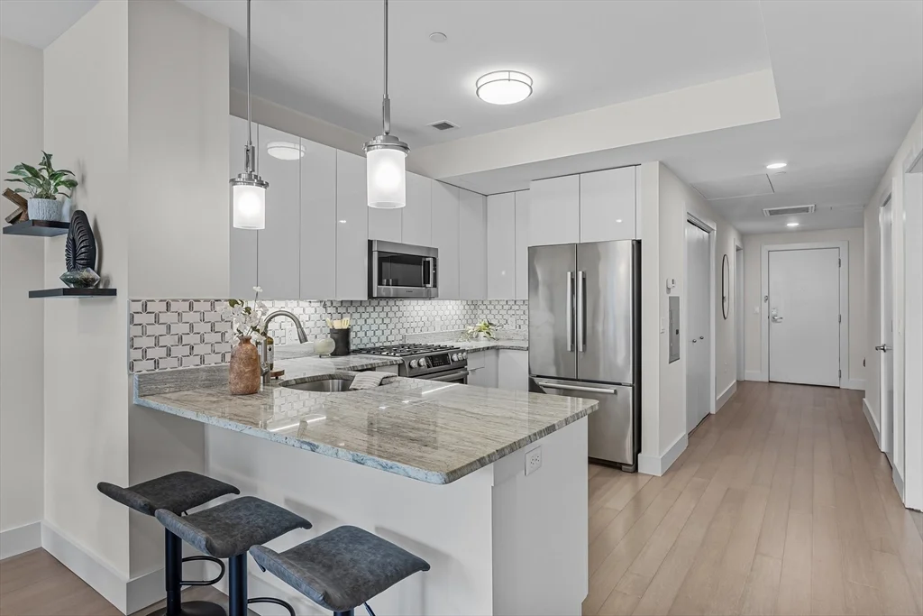 121 Portland, West End