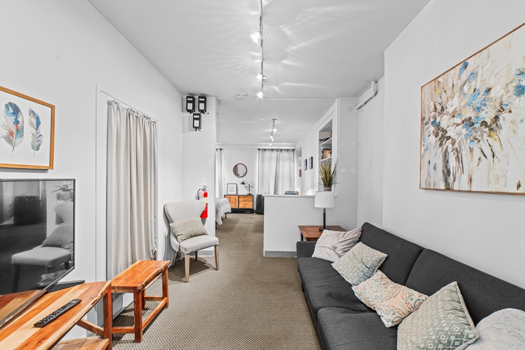 49 Charles St, Beacon Hill