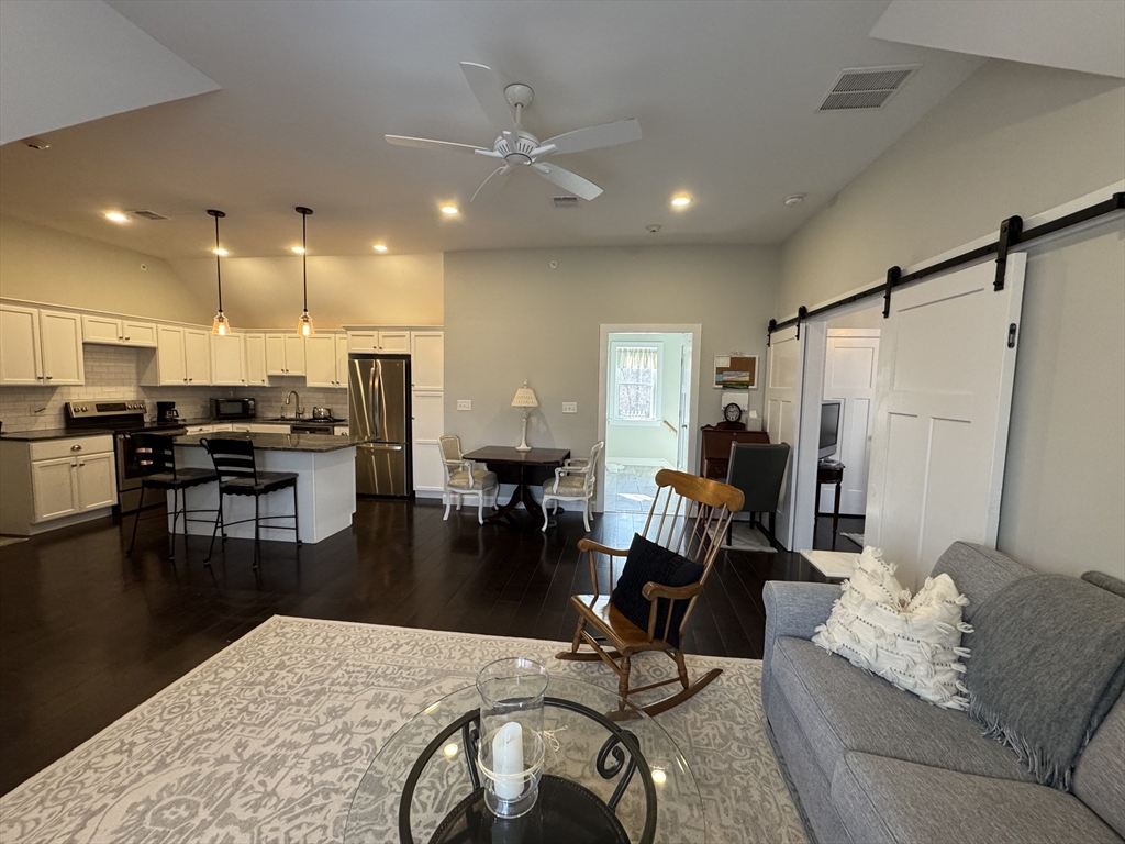 1037 Pleasant St, Bridgewater