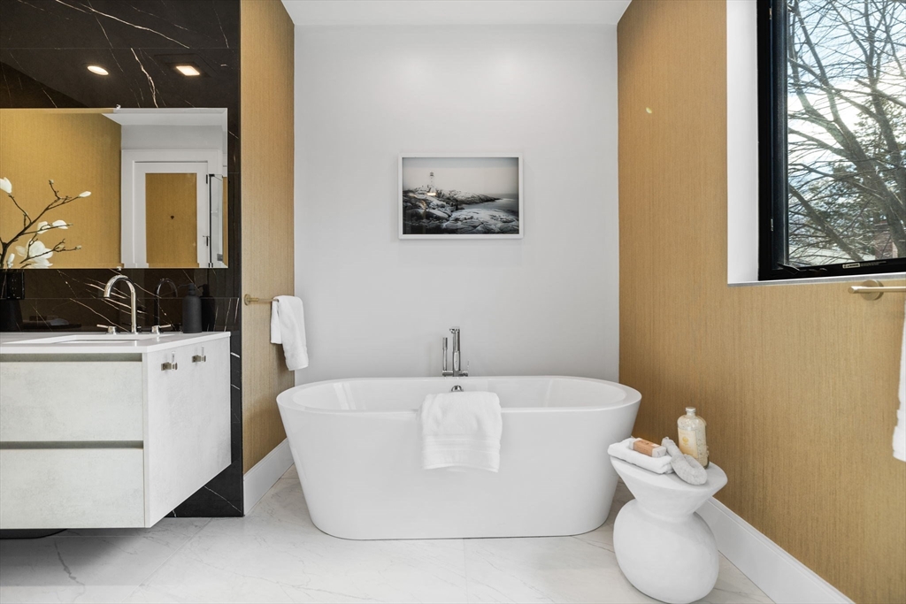 706 Saw Mill Brook Pkwy, Newton Center