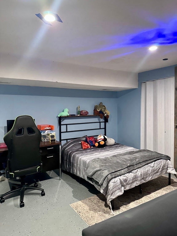 560 Bedford St, Abington