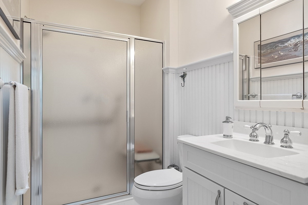 7 Charles Pl, Pepperell