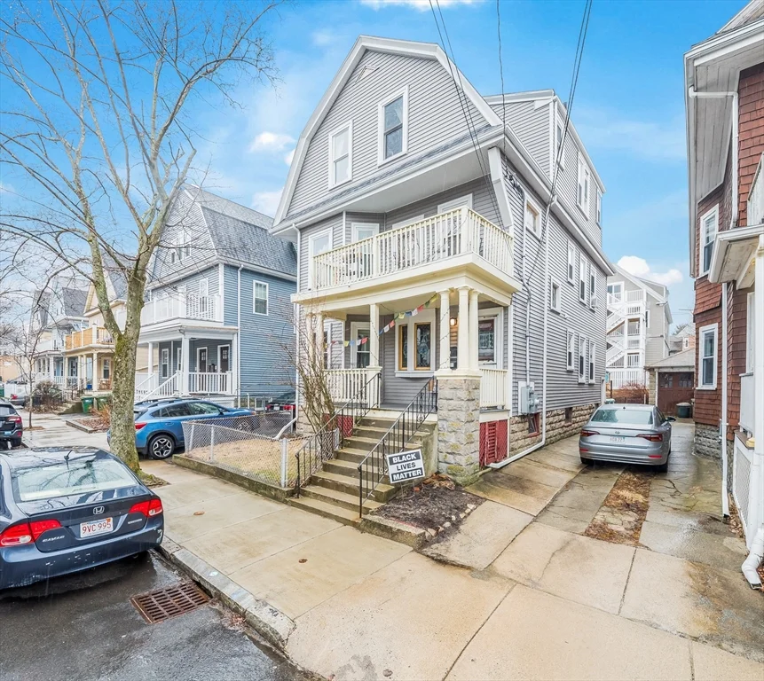 81 Bristol Rd, Medford