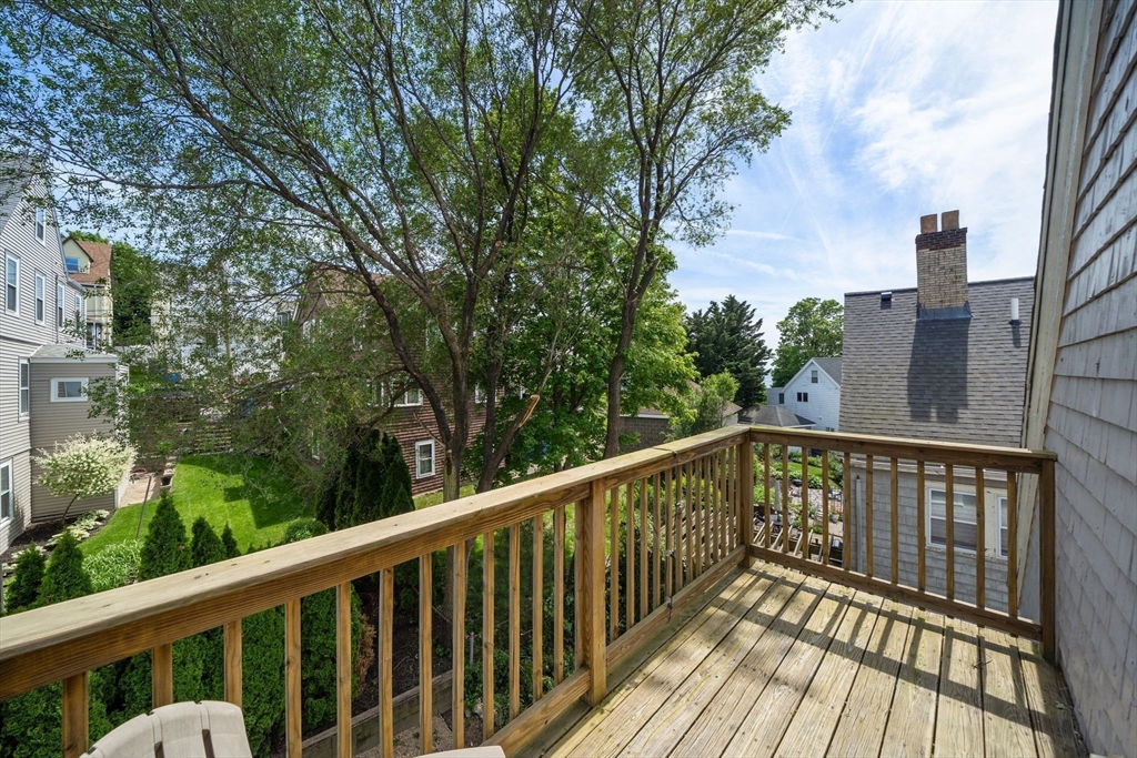 62 Park Ave, Winthrop