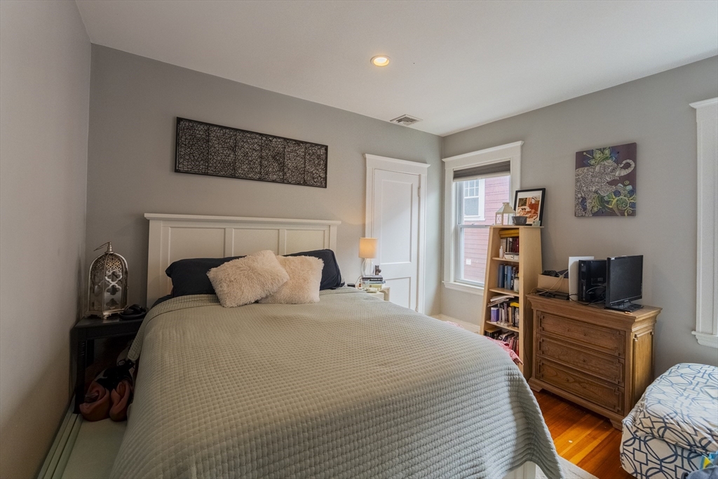 15 Castleton St, Jamaica Plain