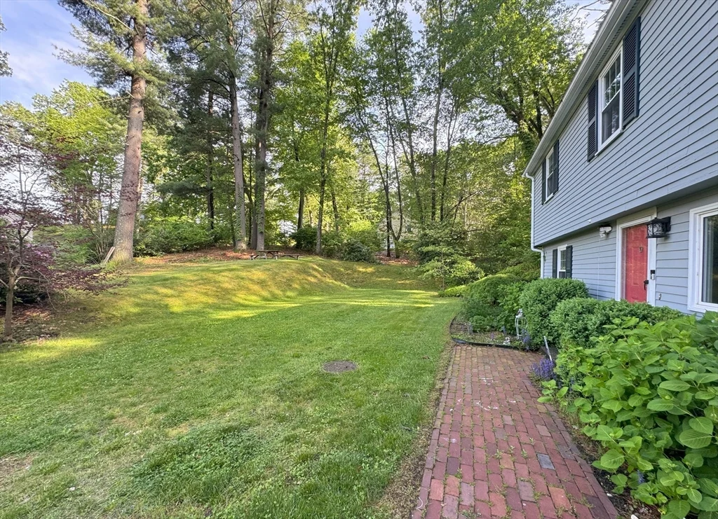 10 Meadowview Rd, Wayland