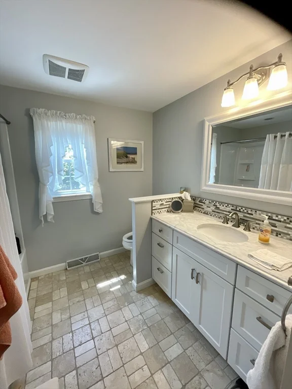 182 Beacon St, South Yarmouth