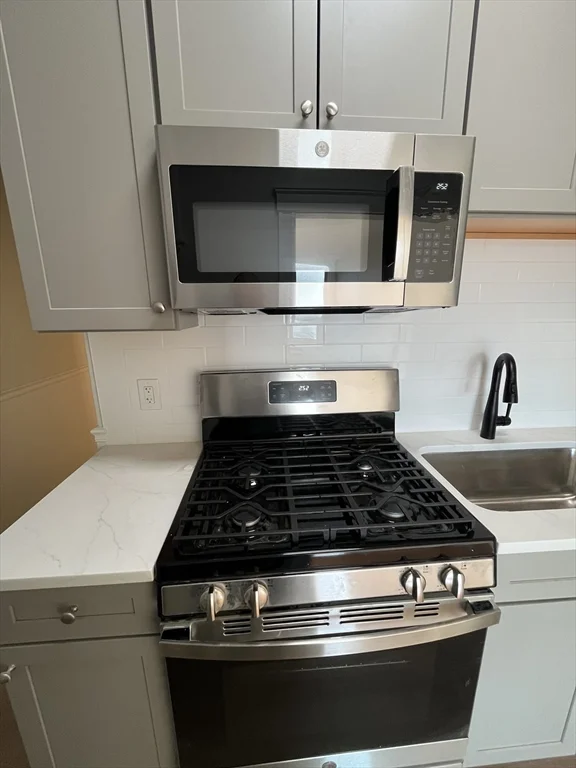 108 Bristol Rd, Somerville