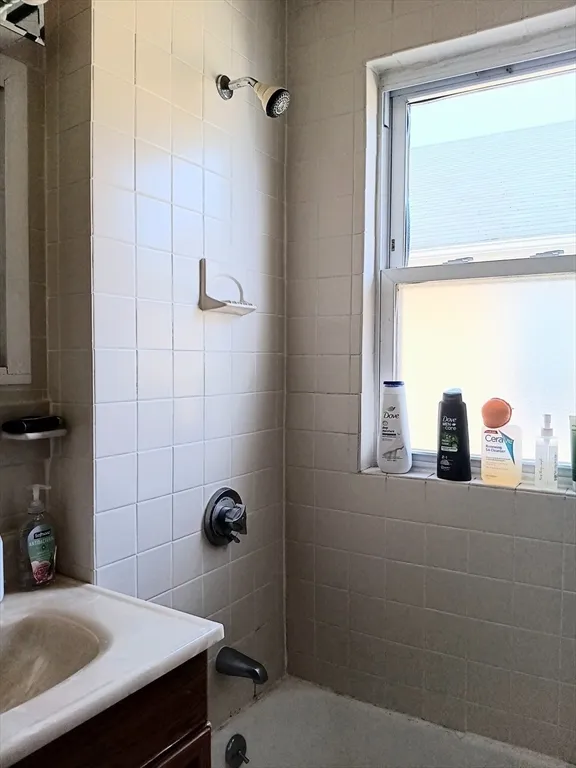 44 Glencoe St, Brighton