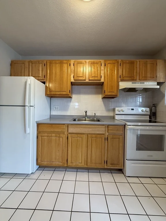 565 Hyde Park Ave, Roslindale