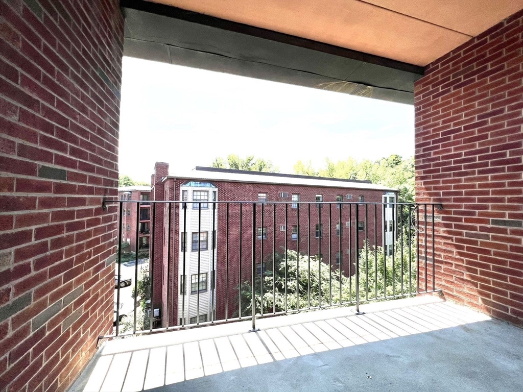 16 Winter St, Waltham