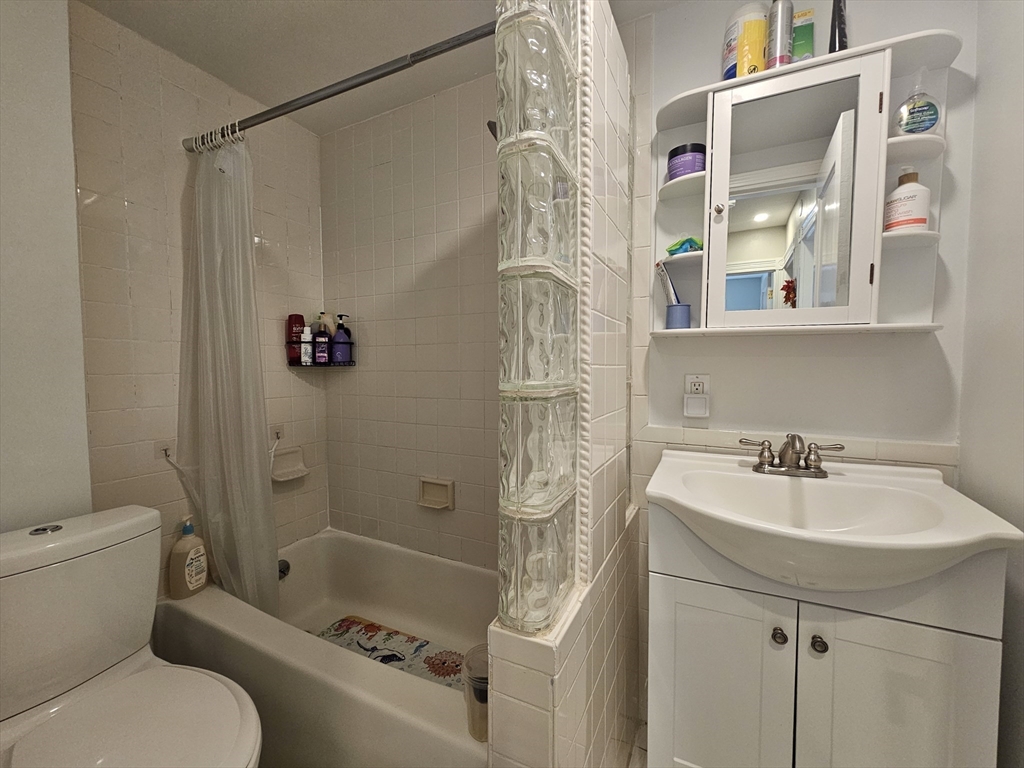 21 Edge Hill St, Jamaica Plain