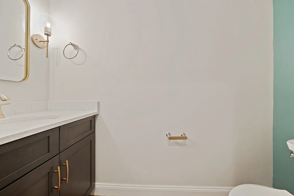 15 Lakeview Ave, Waltham