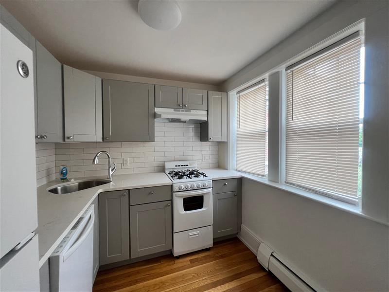 36 College Ave, Tufts