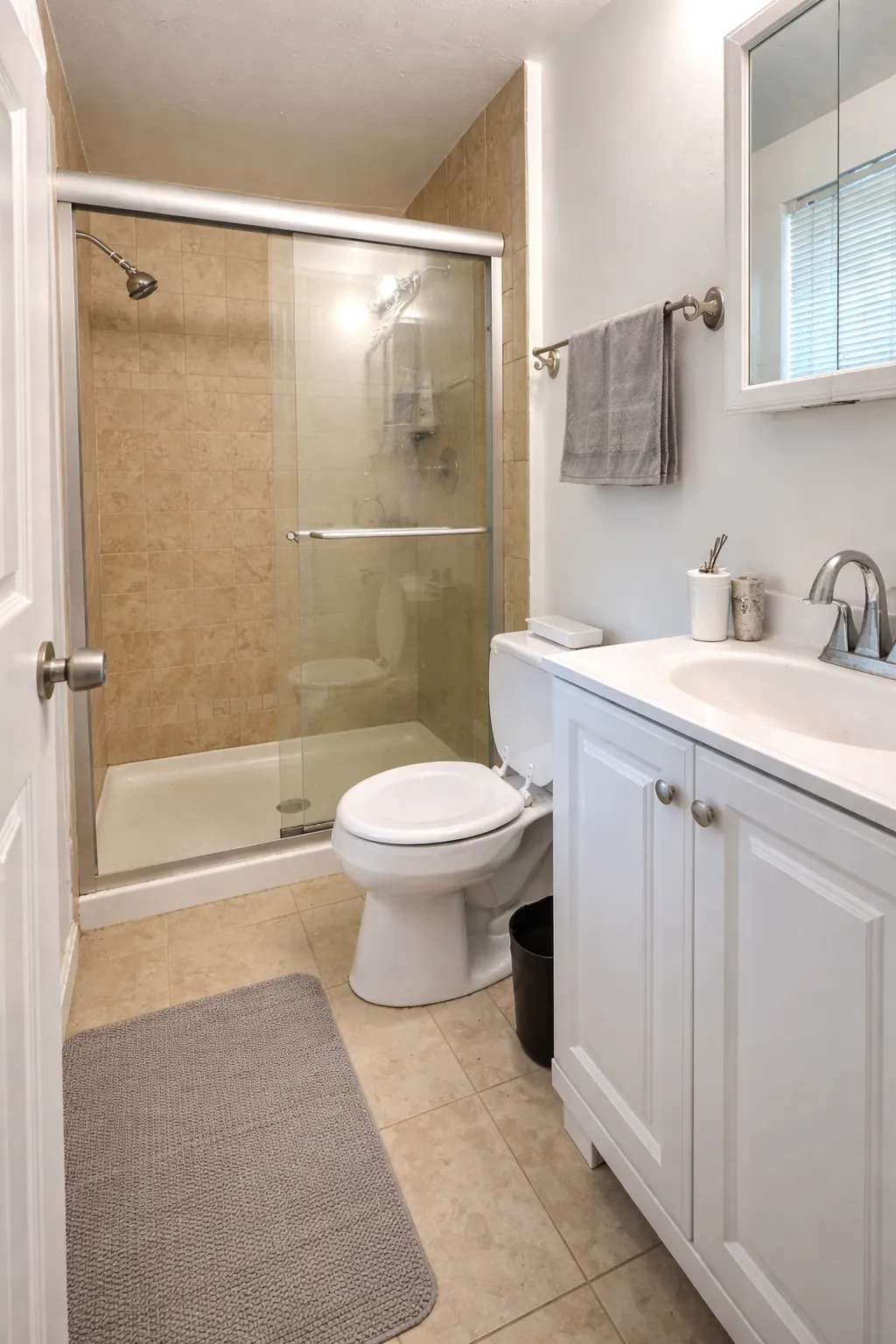 166 Lake Shore Rd, Oak Square