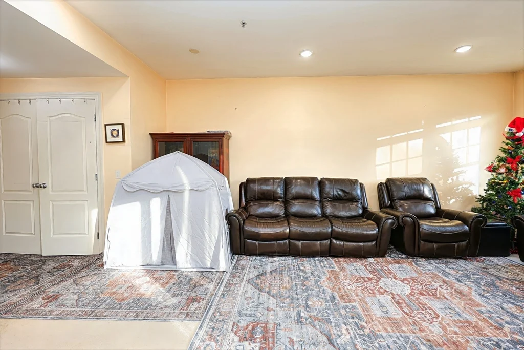 614 Pond St, Braintree