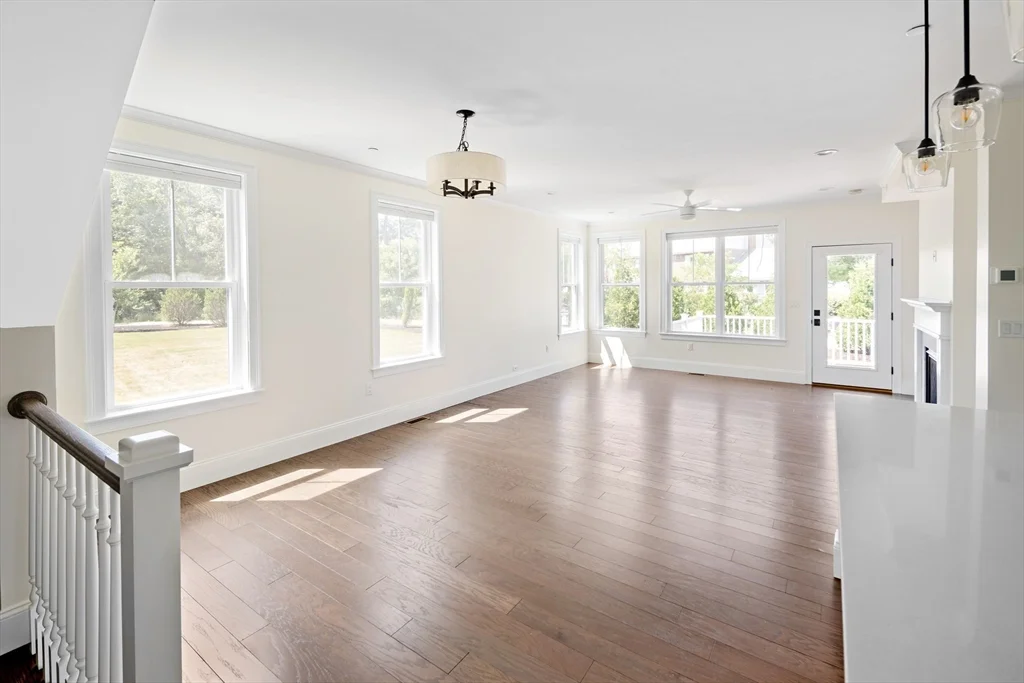 19 Lily Pond Ln, Lexington