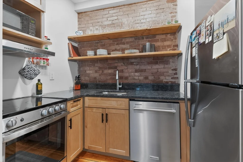 16 Cumberland St, Back Bay