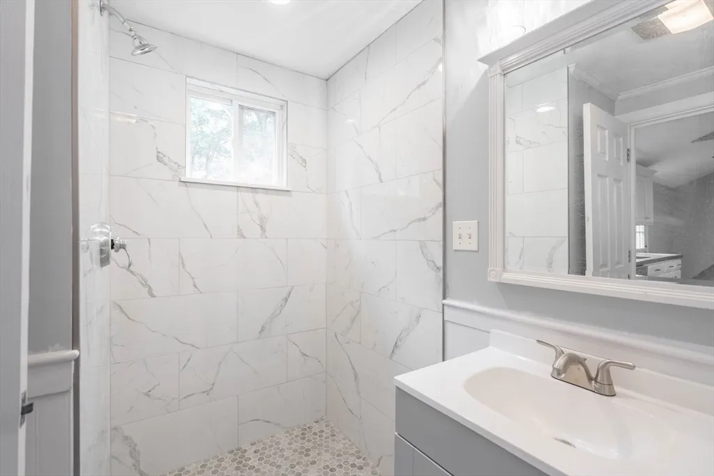 87 Brookfield Rd, Charlton