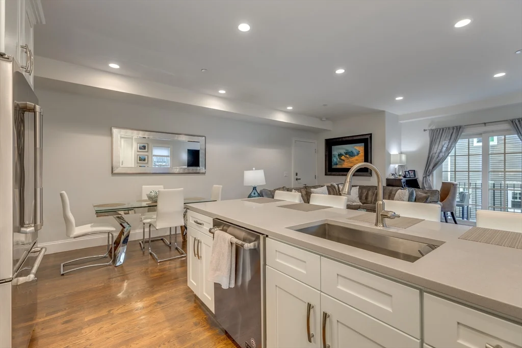 141 W 6th St, South Boston