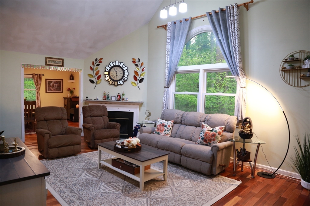 45 Winterberry Way, Bedford