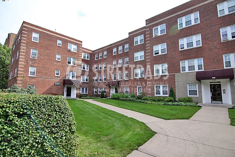 1129 Beacon St, Longwood